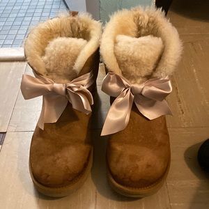 Ugg Women's Gita Bow Mini